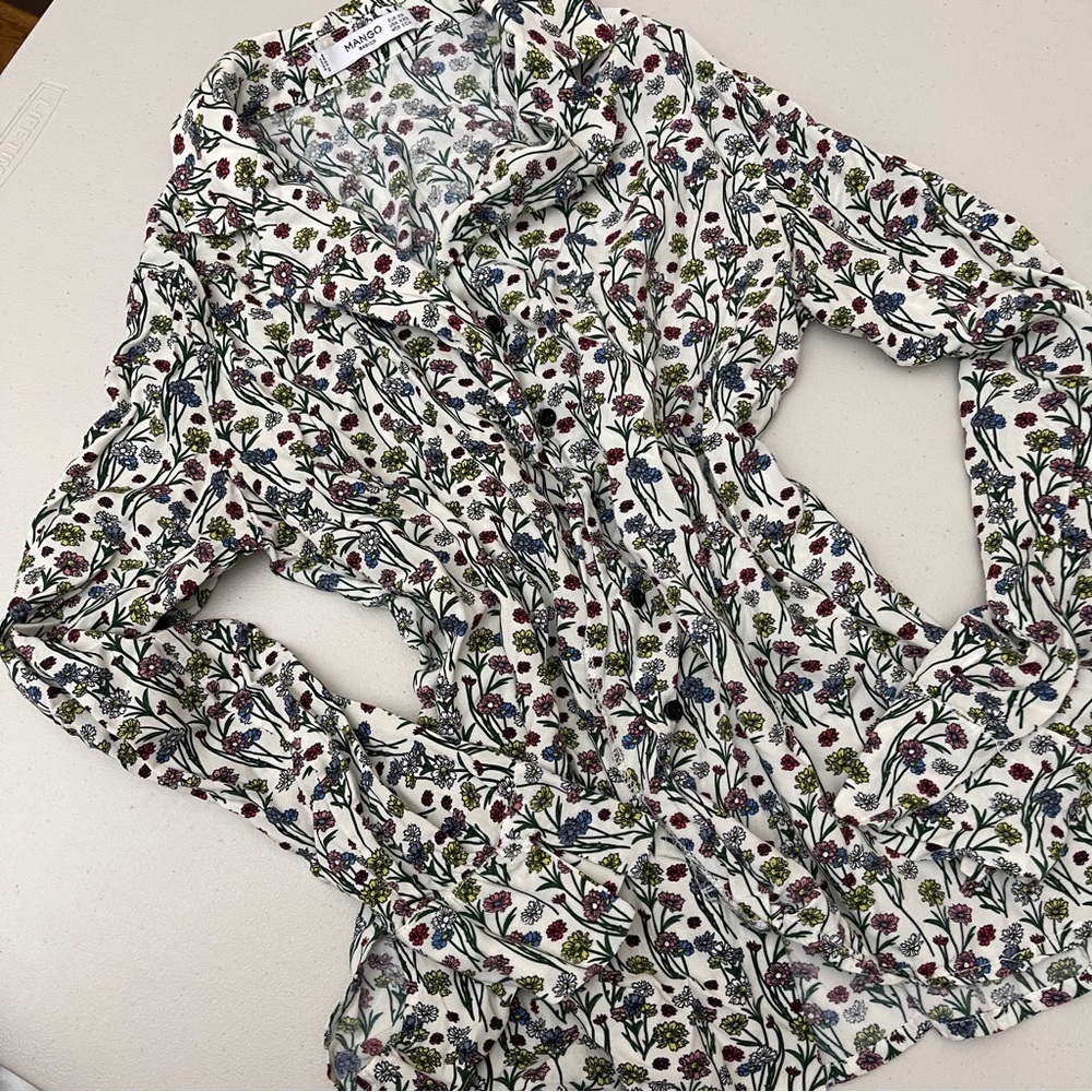 Mango floral pattern button up blouse XS soft fabric